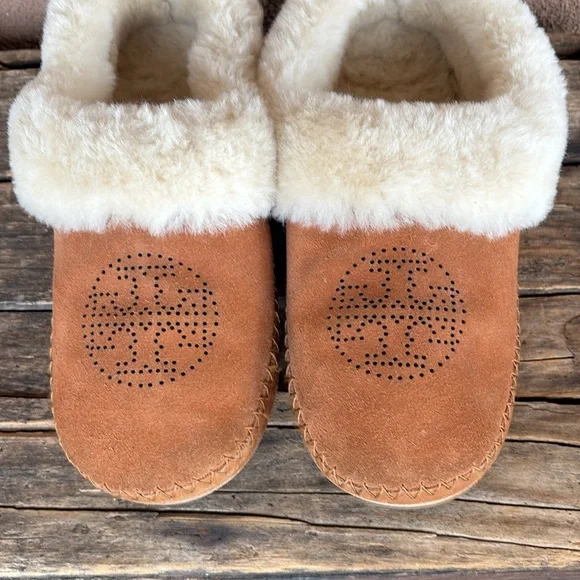 Tory Burch Cozy Tan Suede Slippers with Cream Fur Lining - Picture 3 of 8